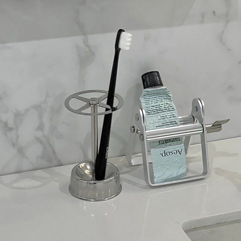 Spremi dentifricio in acciaio  - Zara Home Bathroom Accessories recensione e prezzo